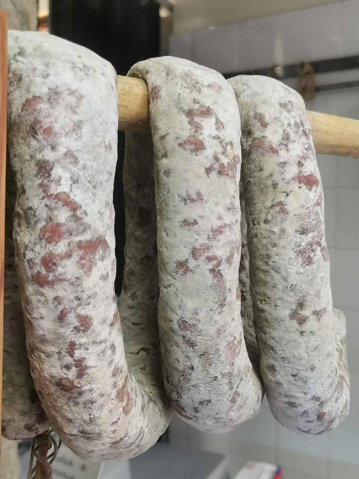 Sélection de charcuterie disponible à Châteauneuf-de-Gadagne